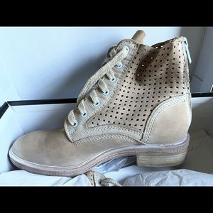 Dolce vita shoe/ boot brand new in box
